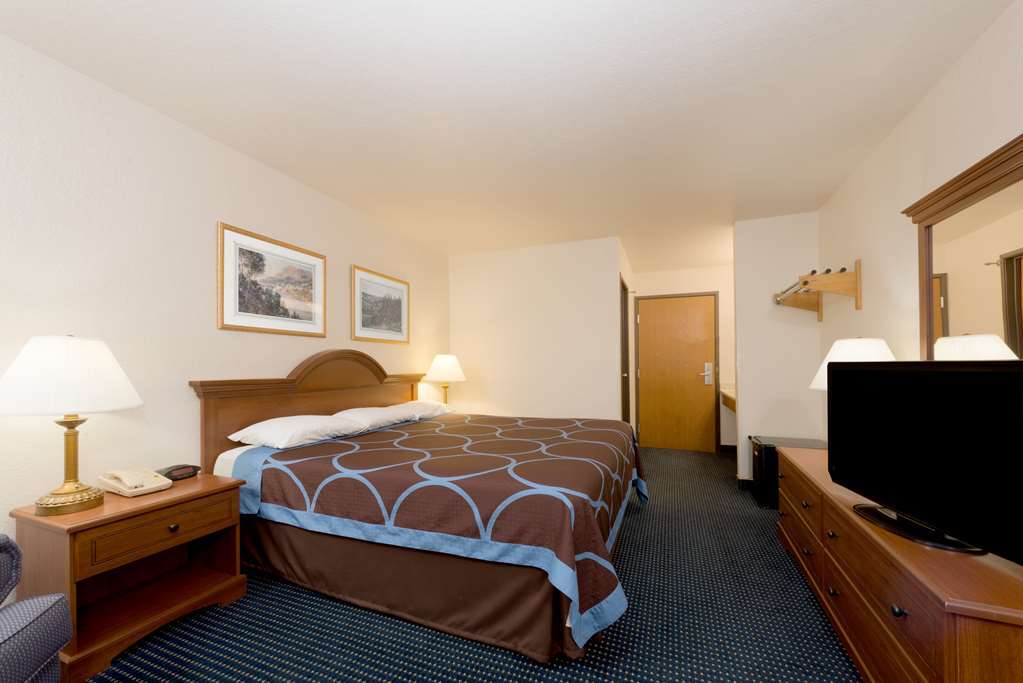 Super 8 By Wyndham Greenfield Room photo